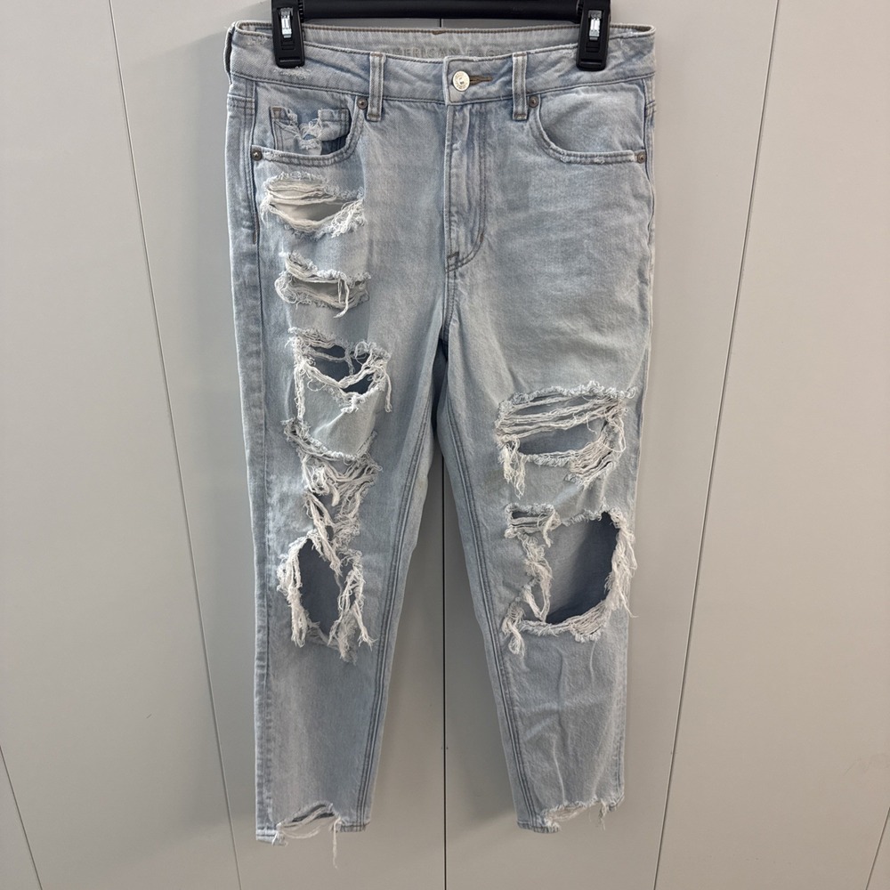 American Eagle AE Mom Jean Light Blue Wash Ripped Destroyed High Rise Strigid 6